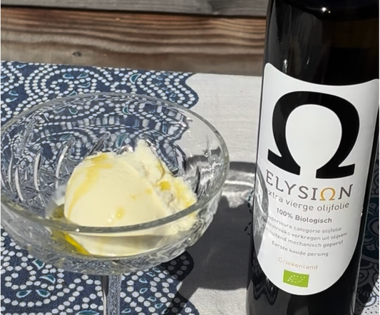 Vanille-ijs met Elysion olijfolie & citroensap